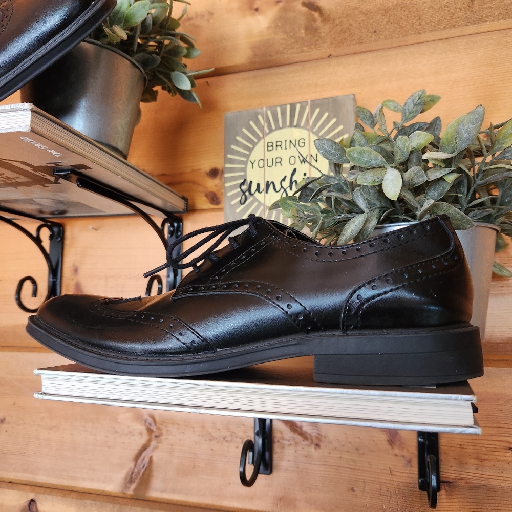 Calvin Klein Greenwich Black Leather Brogue Wingtip Oxford Dress Shoes Sz 10.5 M - Picture 2 of 10